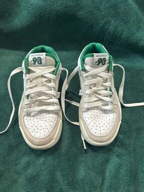 Jordan Kids Low-Top Sneakers in White and Green